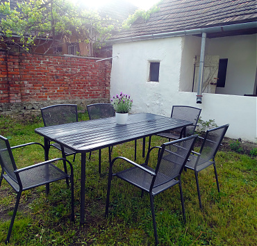 Kerti asztal - Esti beszélgetéshez, tűzrakáshoz.